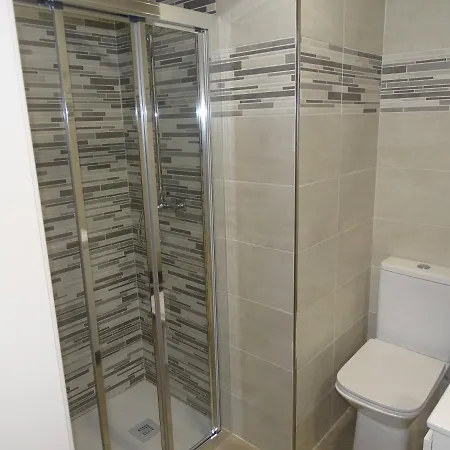 Roma Hostal *