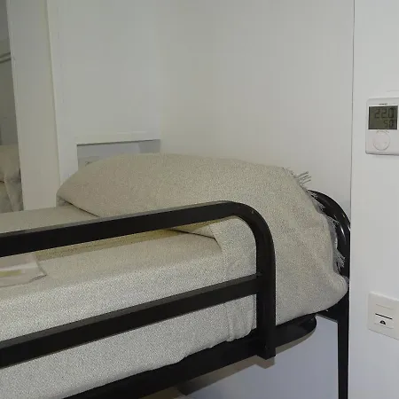 Roma Hostal *