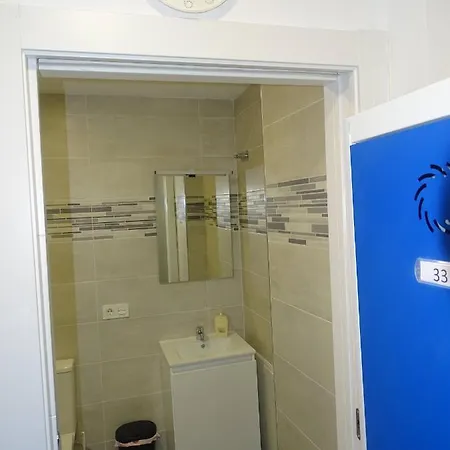 Hostal Roma *